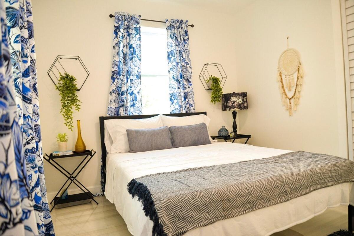 Hébergement de vacances Vibrant 4bd 2ba W Pool *