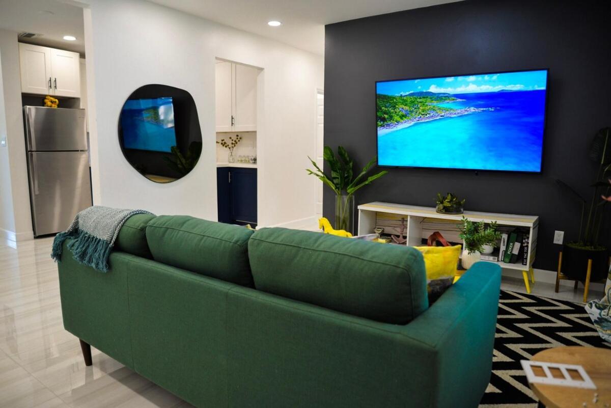 Hébergement de vacances Vibrant 4bd 2ba W Pool